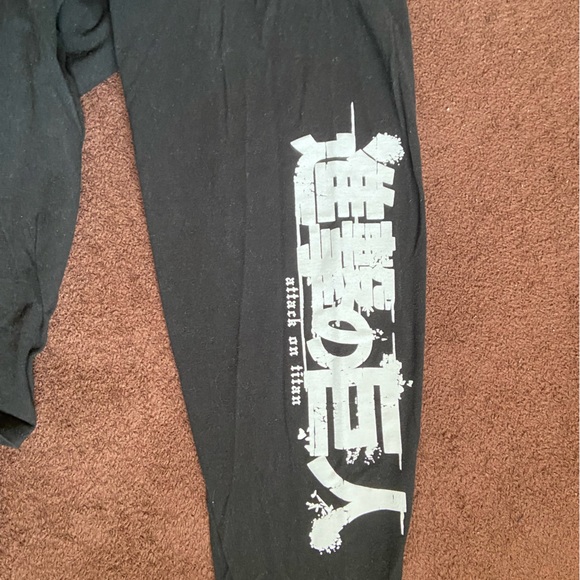 Attack on titan graphic long sleeve shirt - Picture 4 of 5
